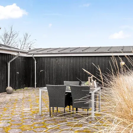 Ruse - 600m From The Sea By Interhome *